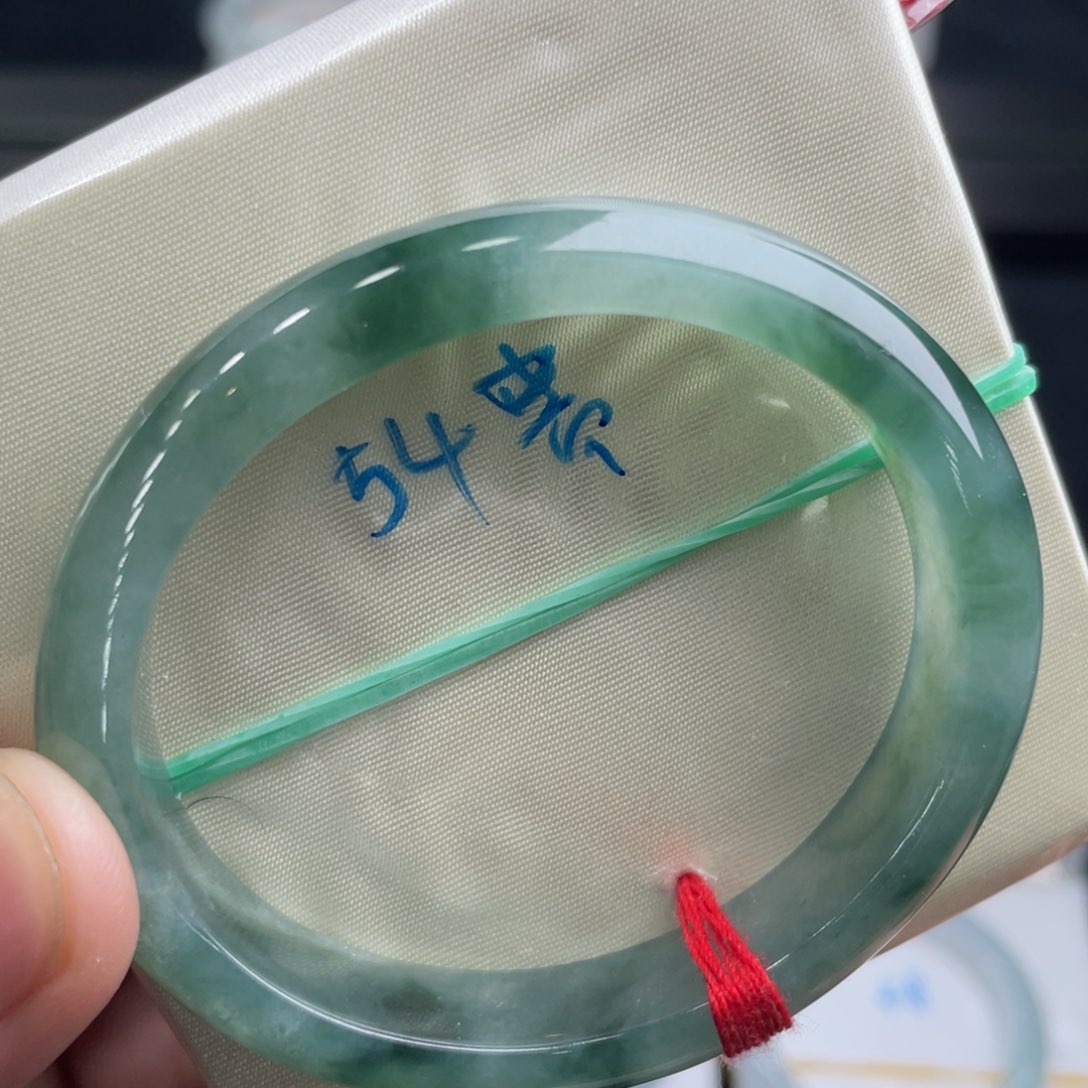 翡翠手镯未镶嵌翡翠手镯