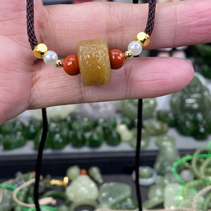 和田玉颈饰未镶嵌