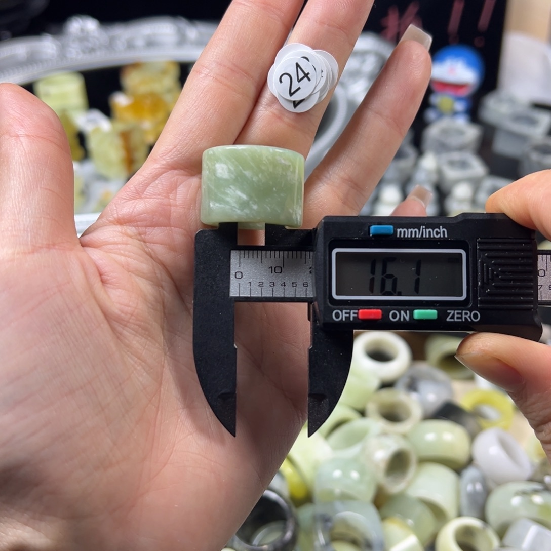 蛇纹石玉未镶嵌戒指