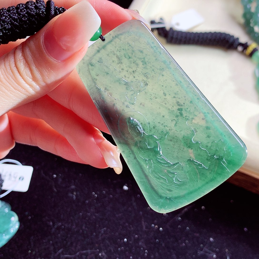 颈饰未镶嵌翡翠天然