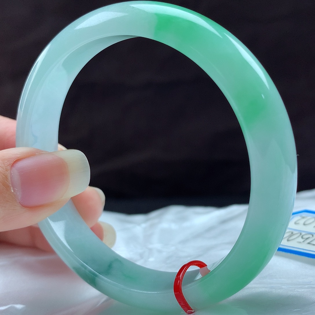 翡翠手镯未镶嵌96402，