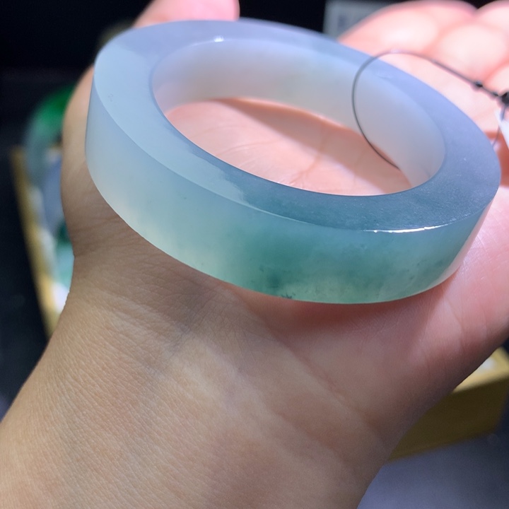 定制翡翠未镶嵌翡翠手镯