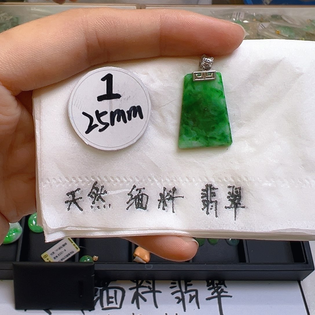 翡翠颈饰18K金镶嵌翡翠