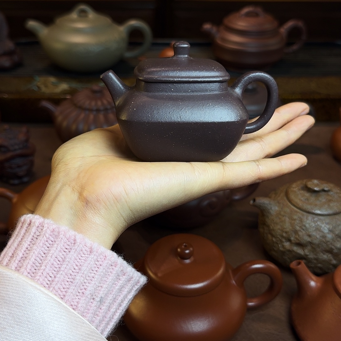 南***在茶壶紫砂四方壶，青灰紫泥