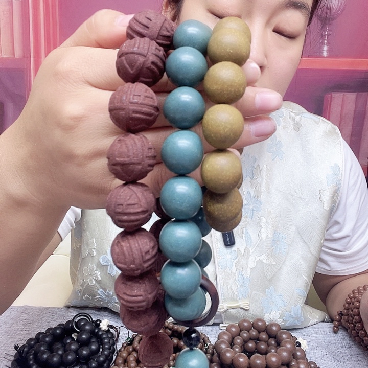 ᥫ****泥塑固原，蓝药师1.8手持浅色单圈