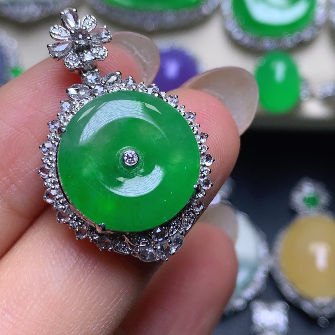 颈饰18K金镶嵌翡翠翡翠