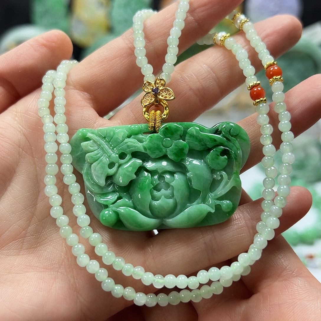 翡翠未镶嵌颈饰吊坠