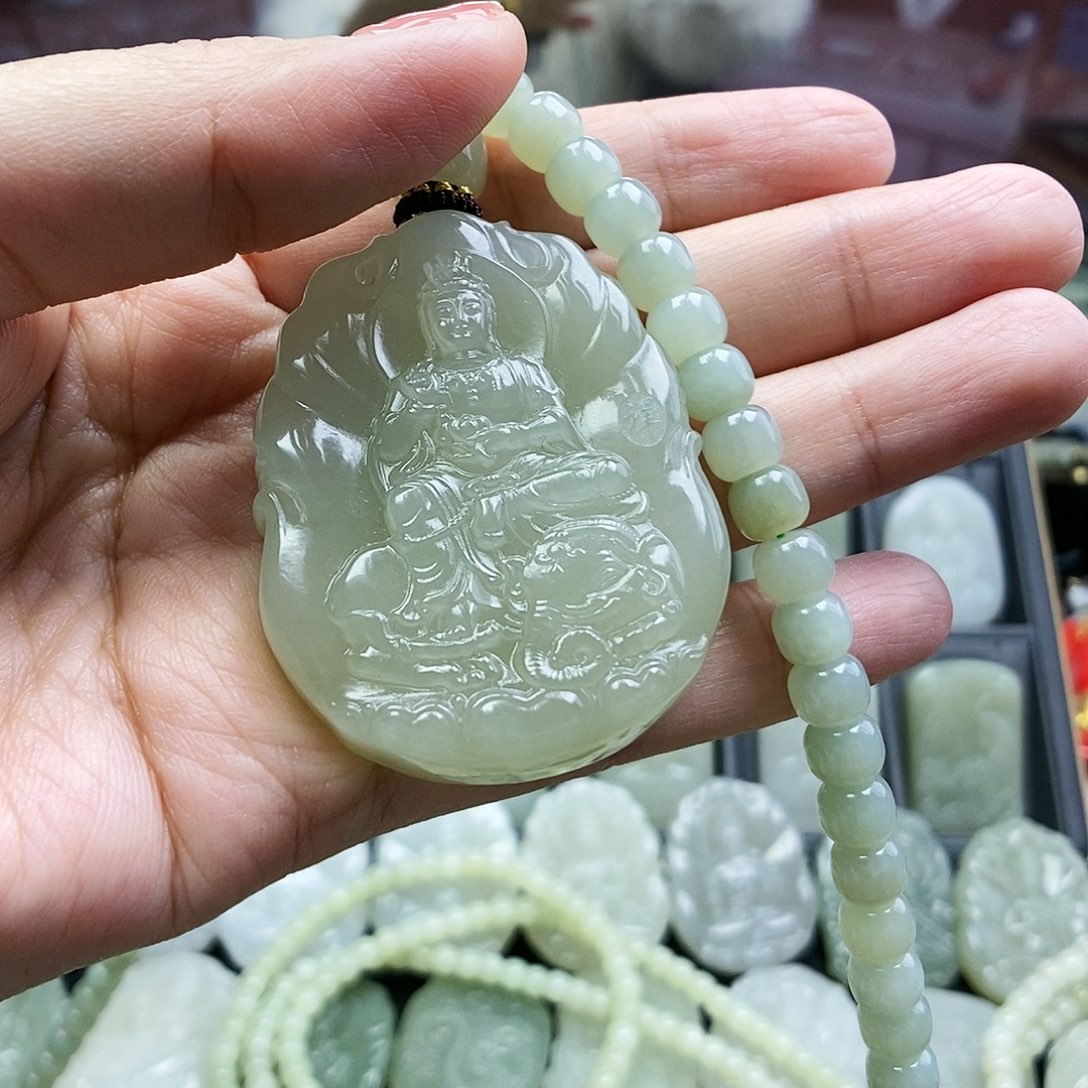 和田玉颈饰未镶嵌月**头
