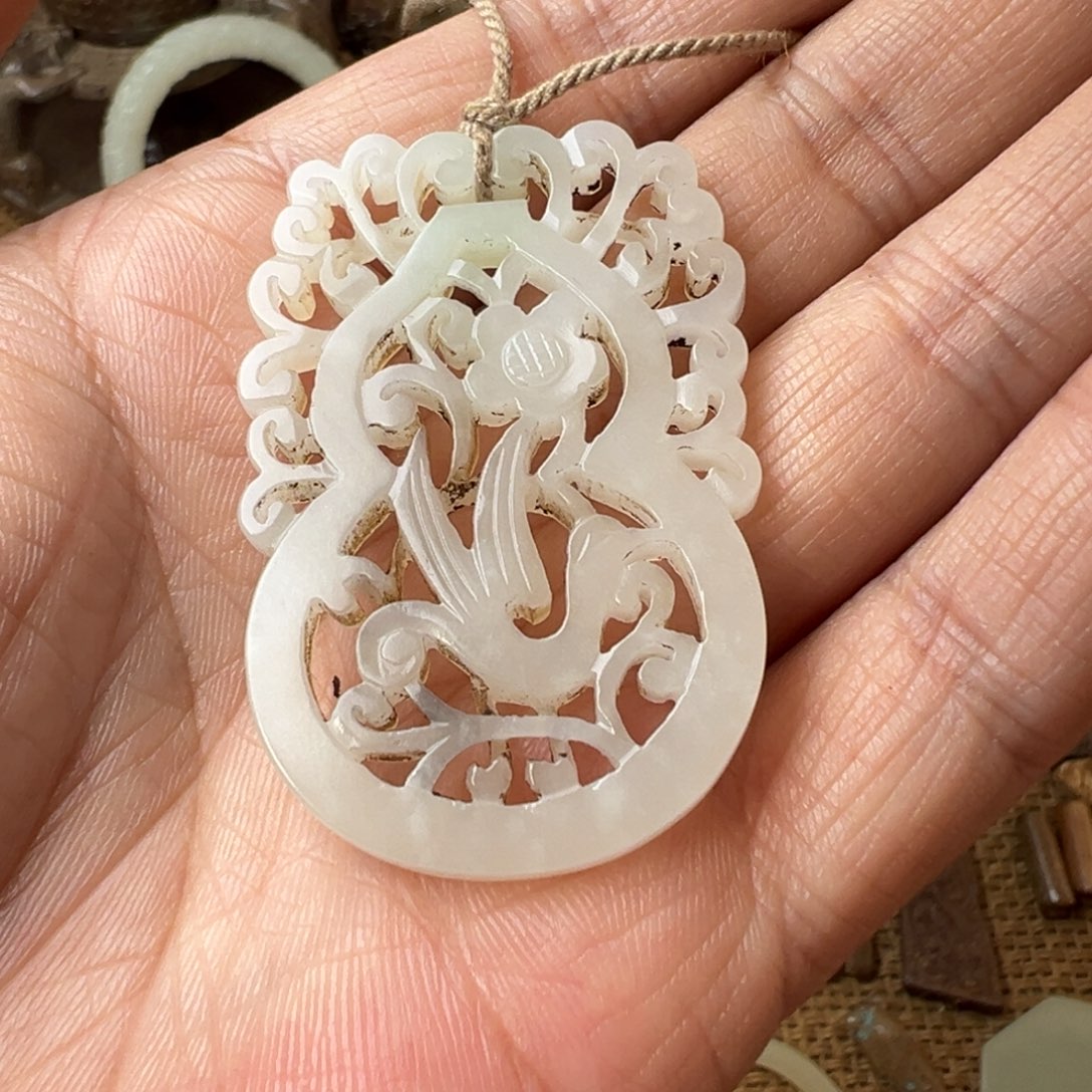 醉***。和田玉未镶嵌颈饰