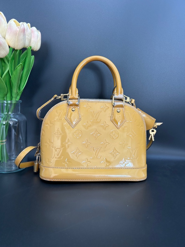 95新 LouisVuitton/路易威登 路易威登Alma BB贝壳包 黄色漆皮038