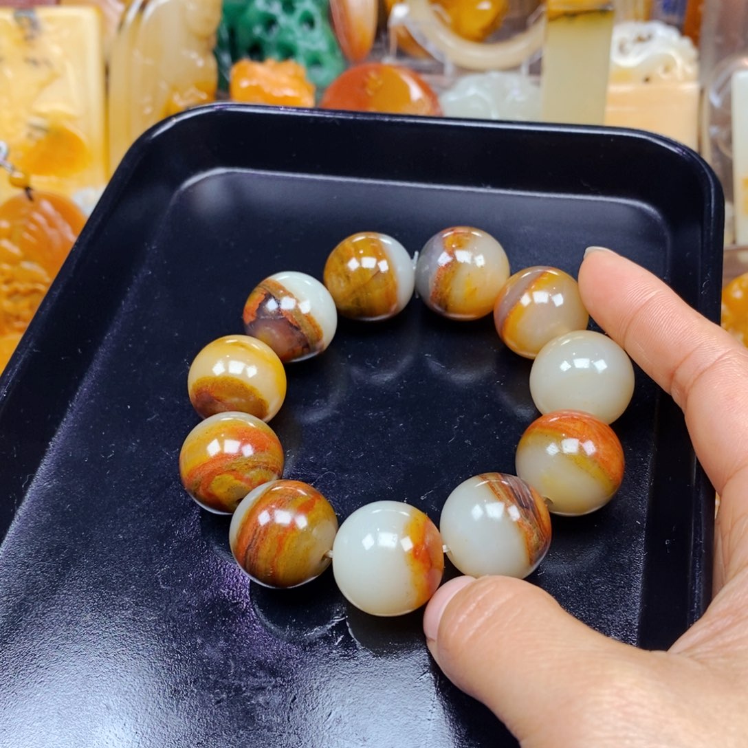 石英质玉（黄龙玉）颈饰未镶嵌