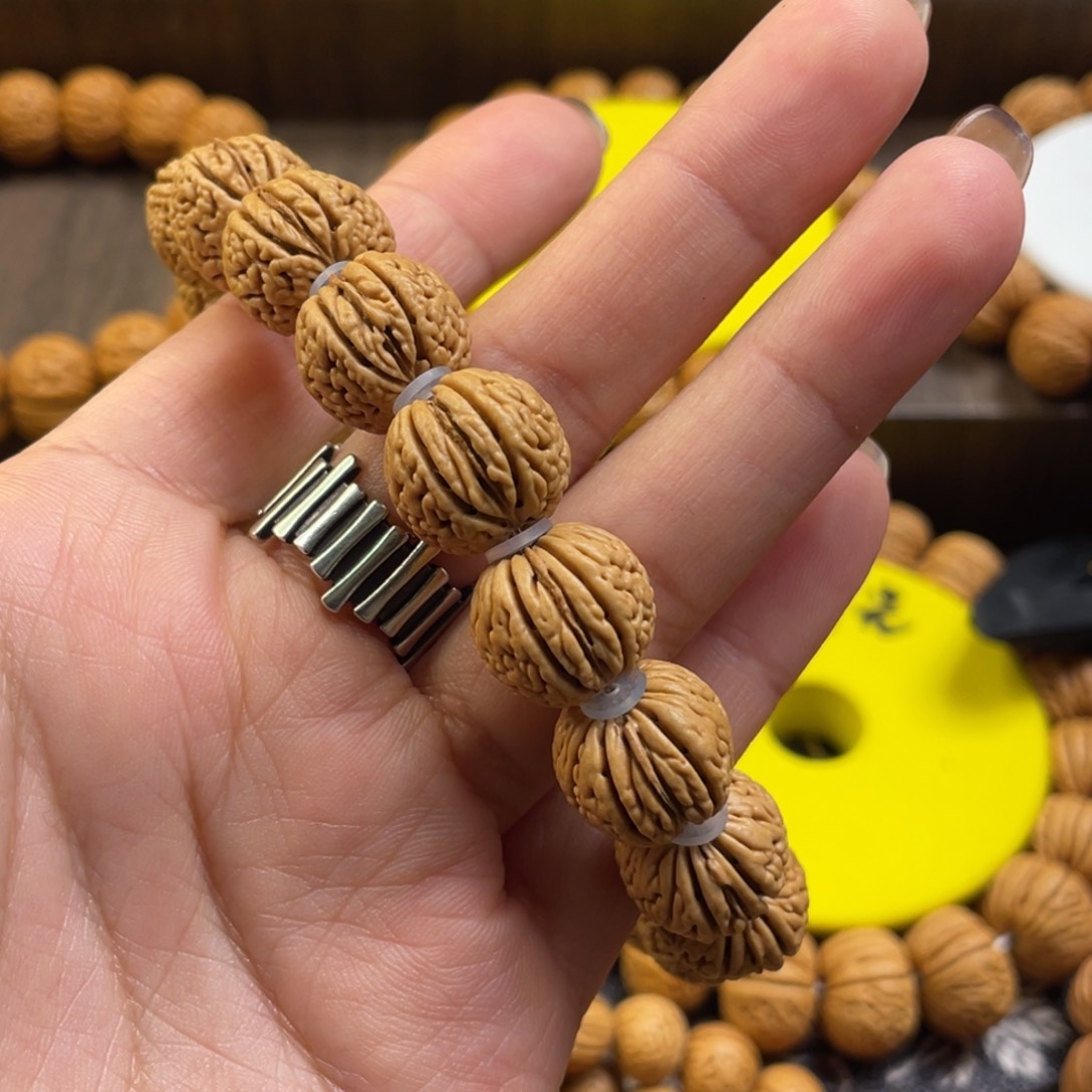 桃核手串今**牌奶油小蚂蚁