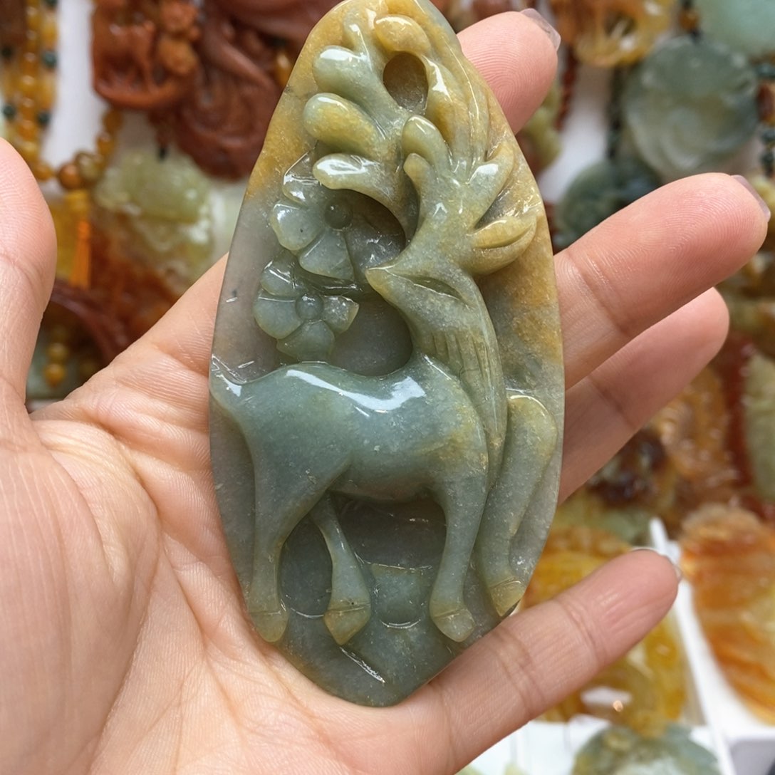 蛇纹石玉颈饰未镶嵌