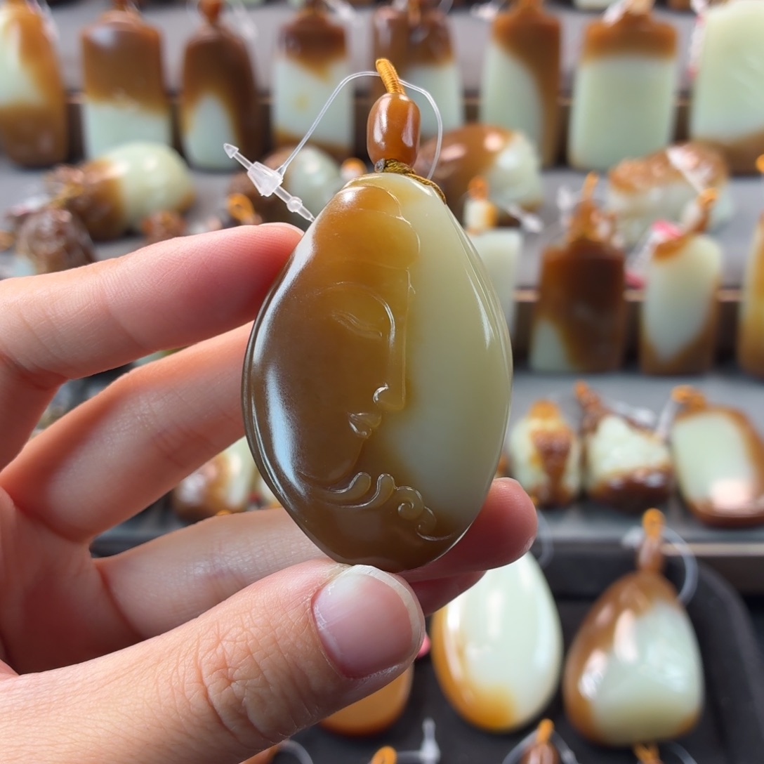 和田玉未镶嵌颈饰