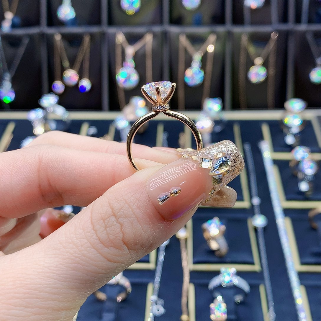 合成碳硅石（莫桑石）戒指/指环18K金镶嵌?****?