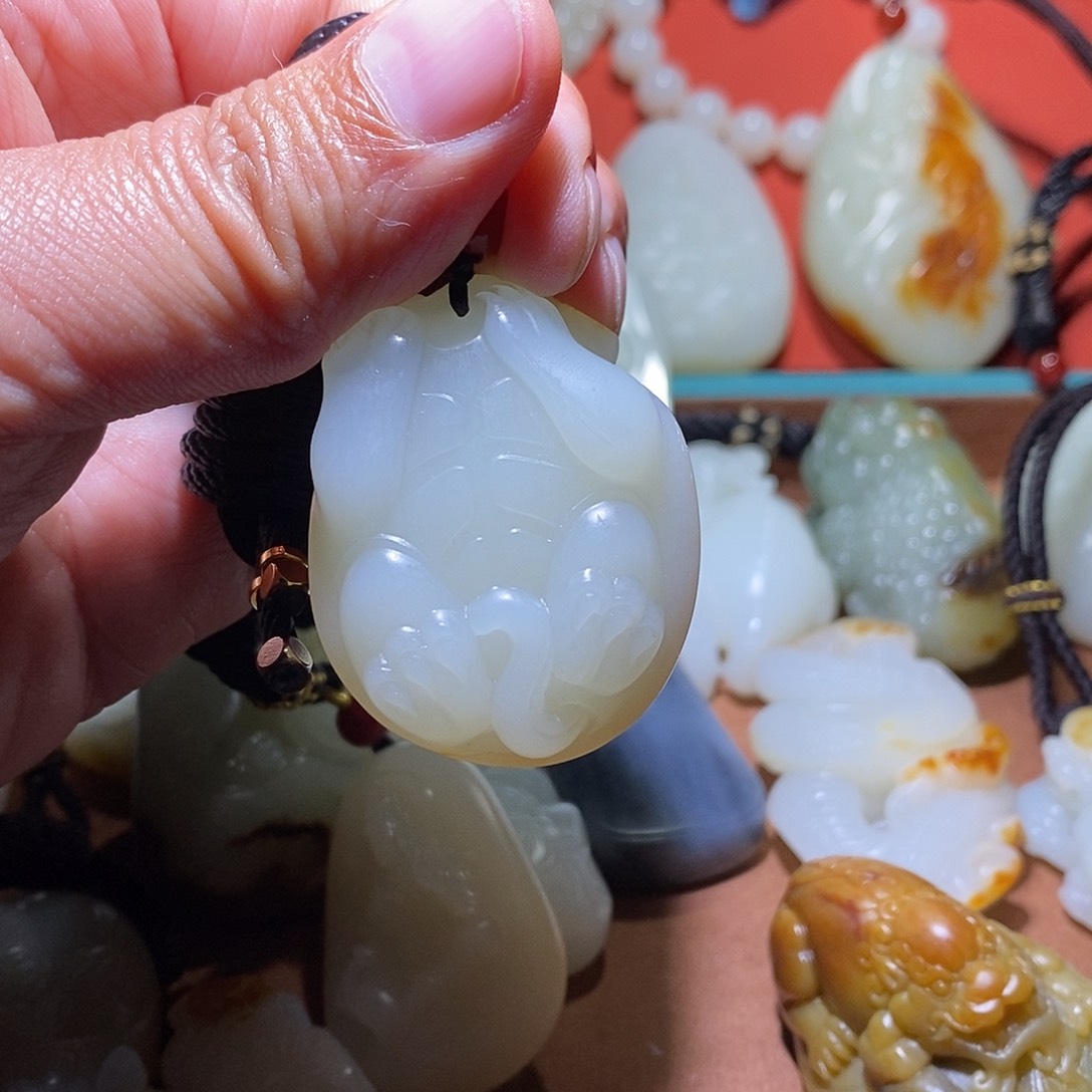 未镶嵌和田玉挂件铅**士