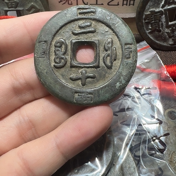 王***@铜现代工艺品花钱