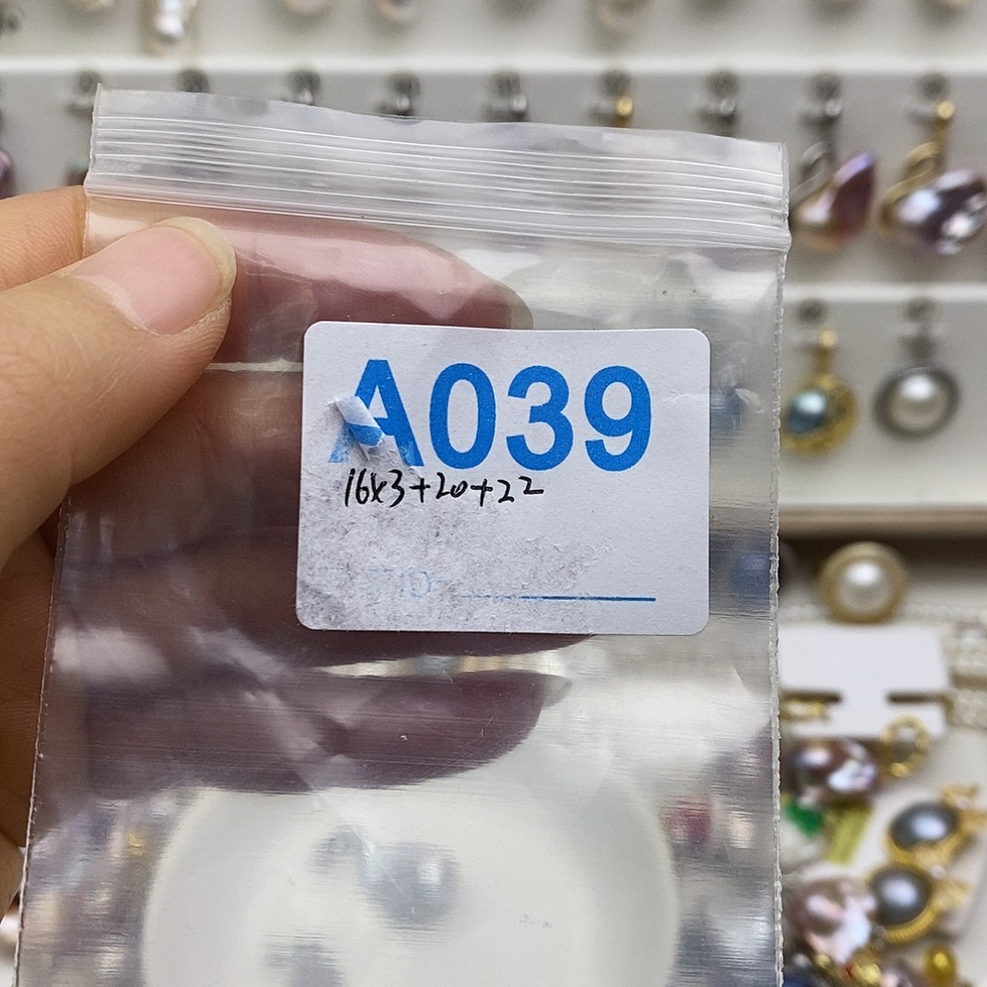 R***m未镶嵌淡水珍珠颈饰