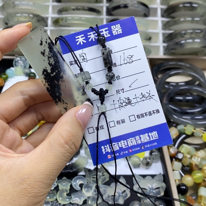 南***兽蛇纹石玉未镶嵌颈饰