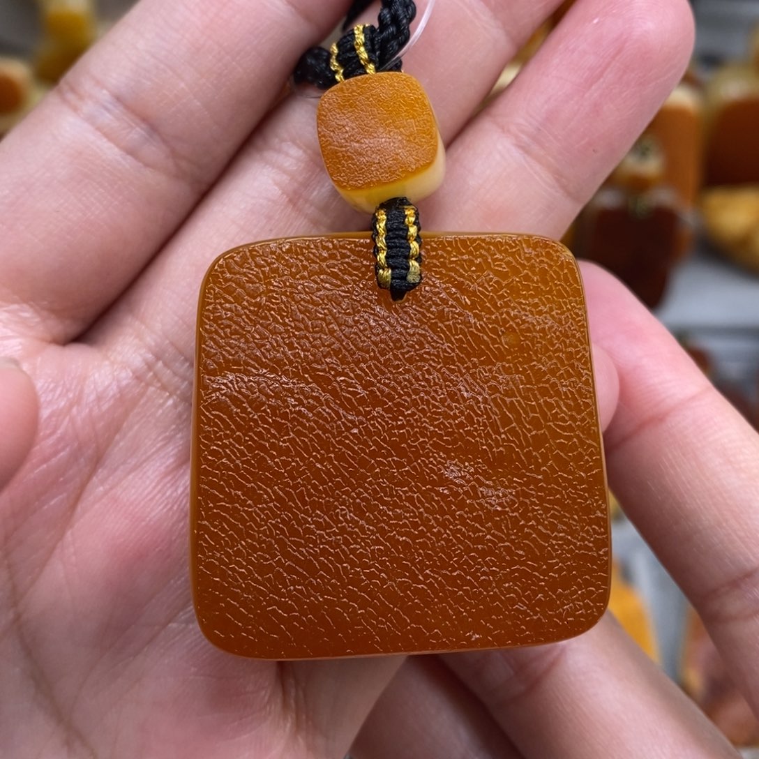 蜜蜡未镶嵌珠宝奇石