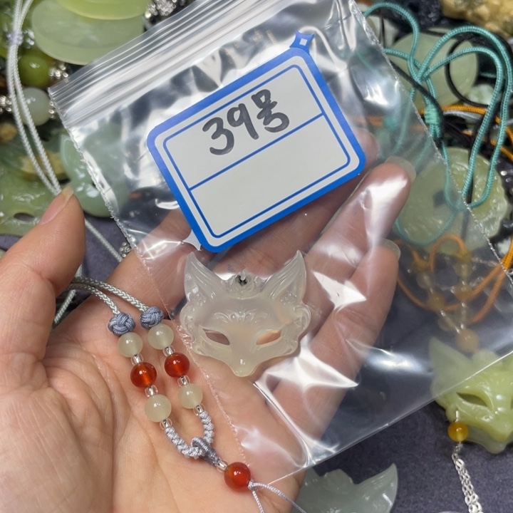 蛇纹石玉颈饰合金莹*
