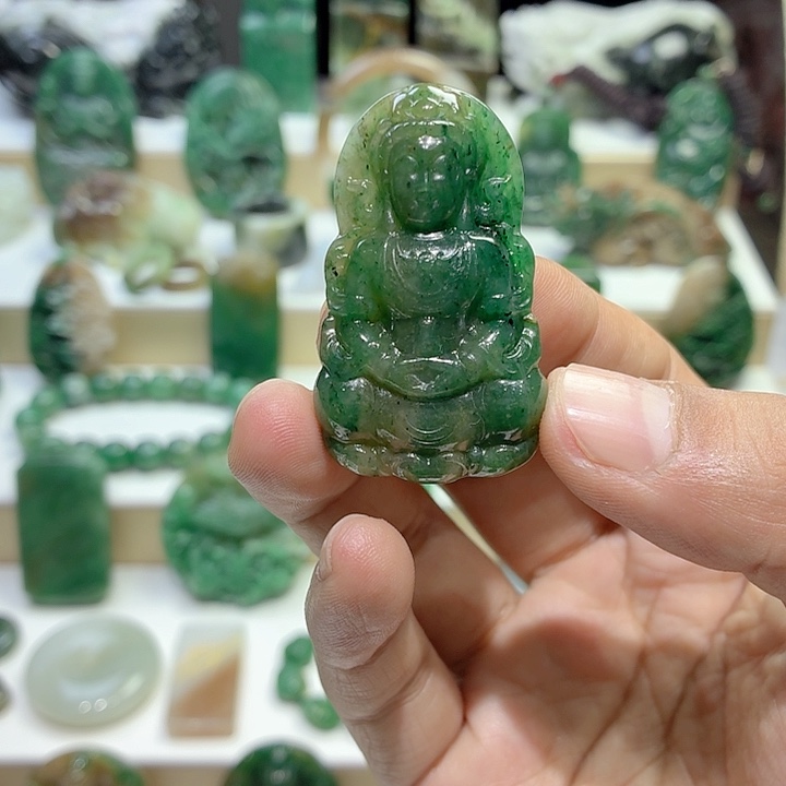 独山玉未镶嵌颈饰