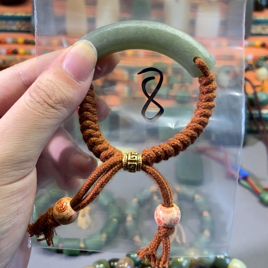 和田玉颈饰未镶嵌沁*