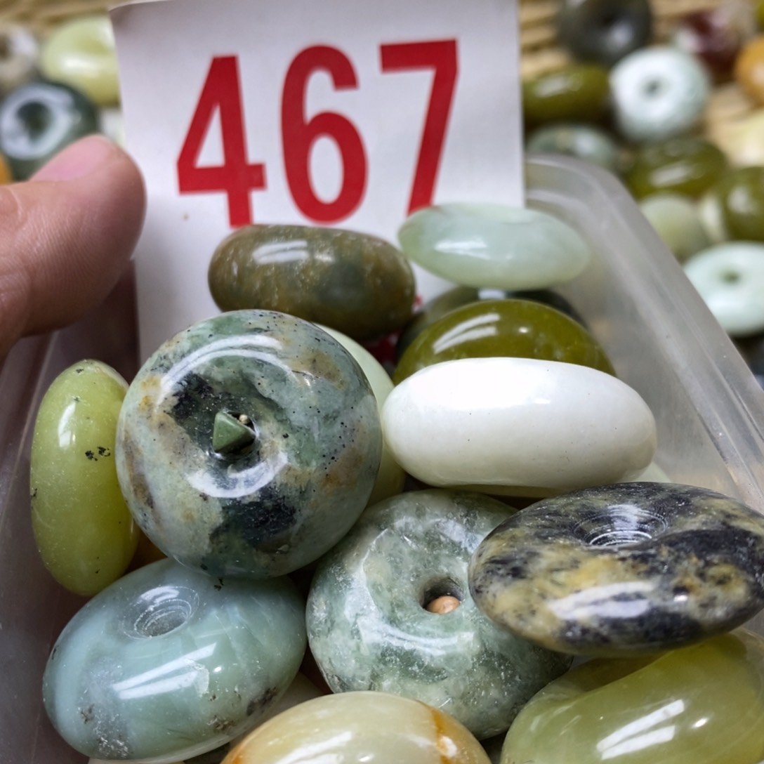 蛇纹石玉挂坠未镶嵌