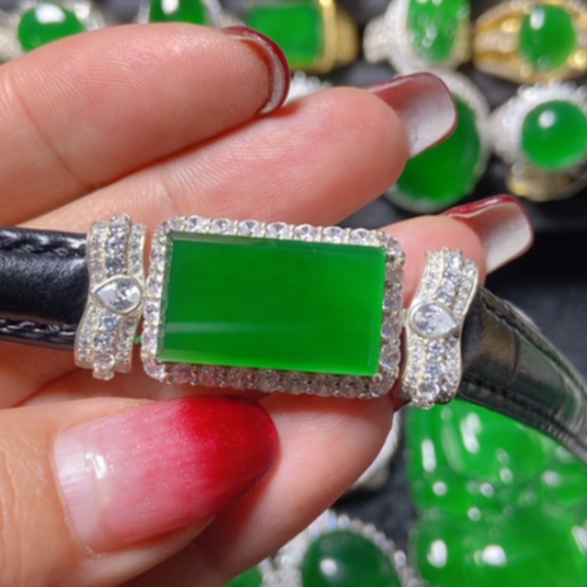 【闪购商品】翡翠颈饰银S925镶嵌翡翠