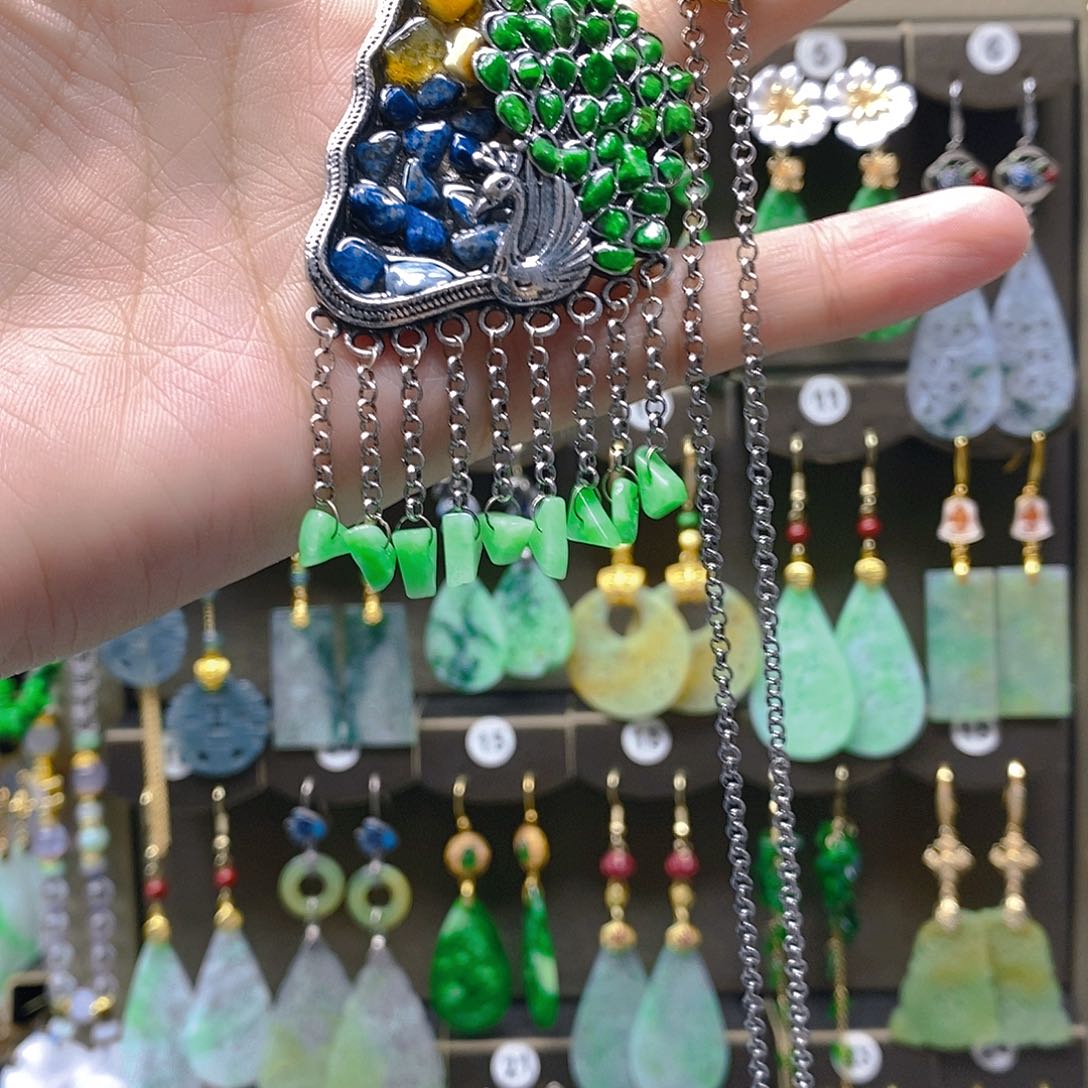 未镶嵌翡翠耳饰翡翠