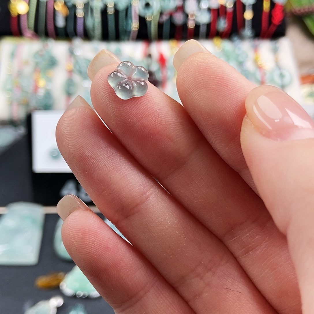 翡翠颈饰未镶嵌冰胶小花