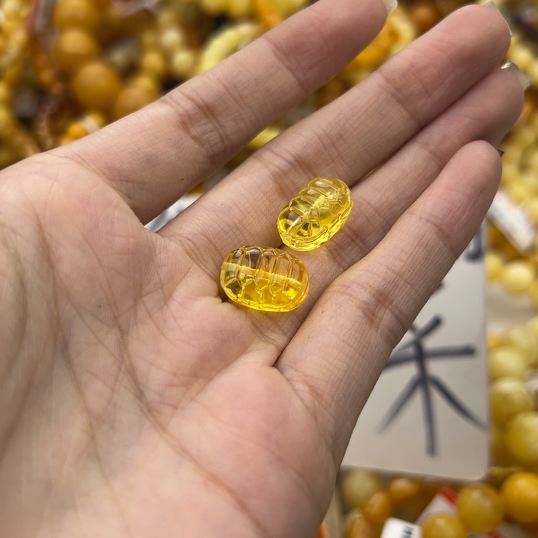 琥珀珠宝奇石未镶嵌