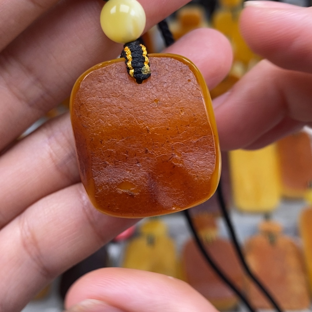 未镶嵌琥珀珠宝奇石