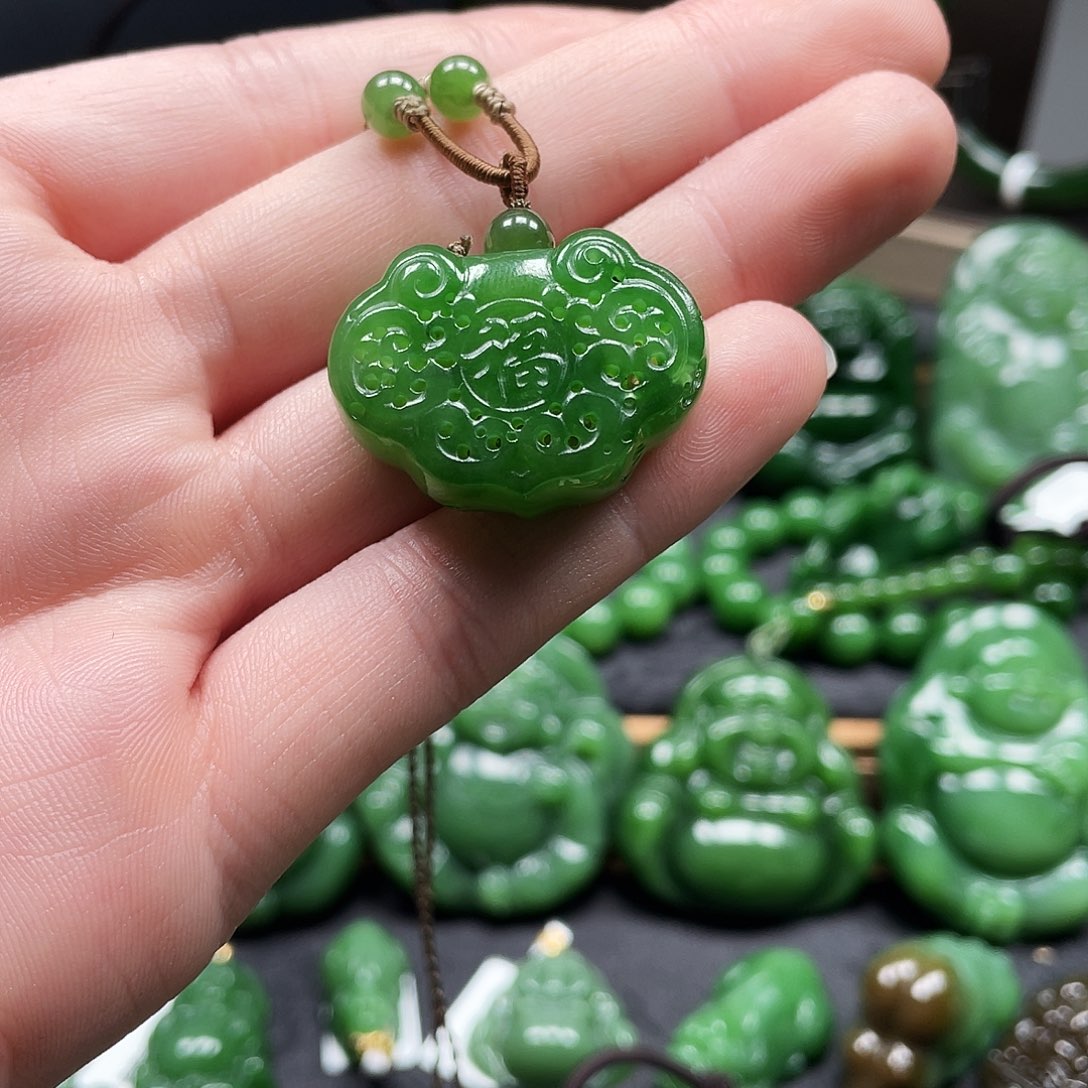 和田玉（碧玉）颈饰未镶嵌