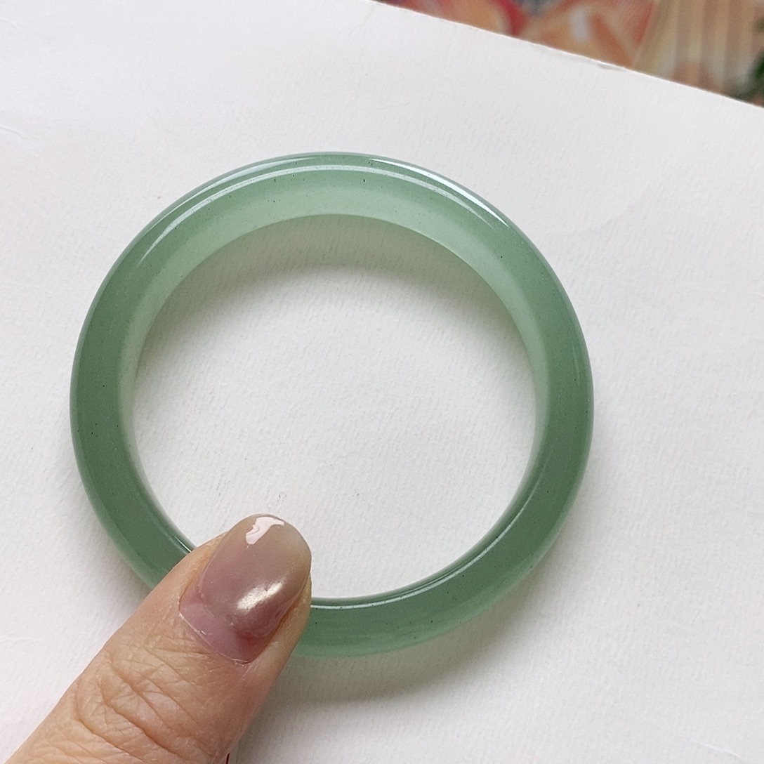 石英质玉未镶嵌手镯