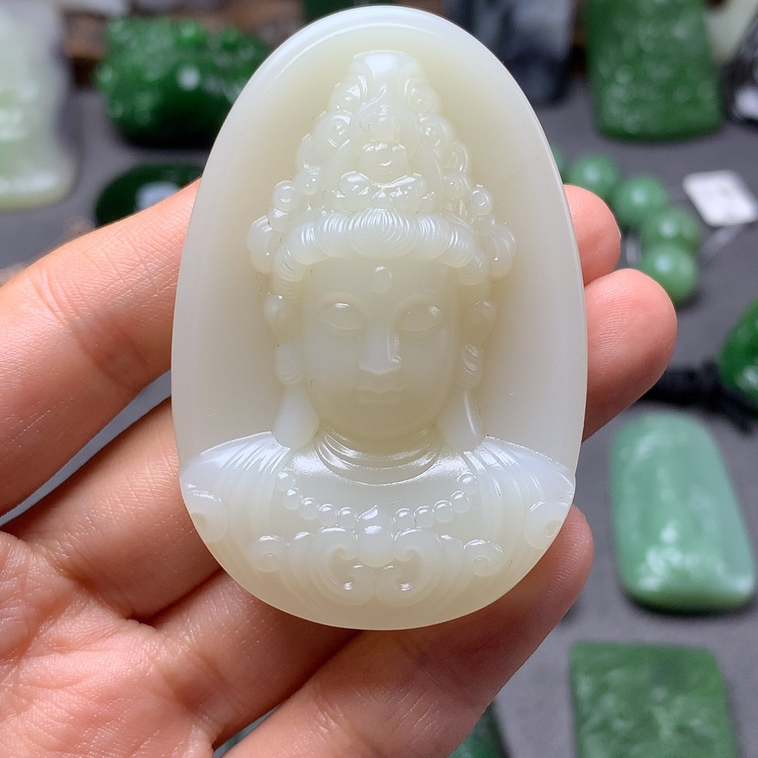 和田玉颈饰未镶嵌不**奇