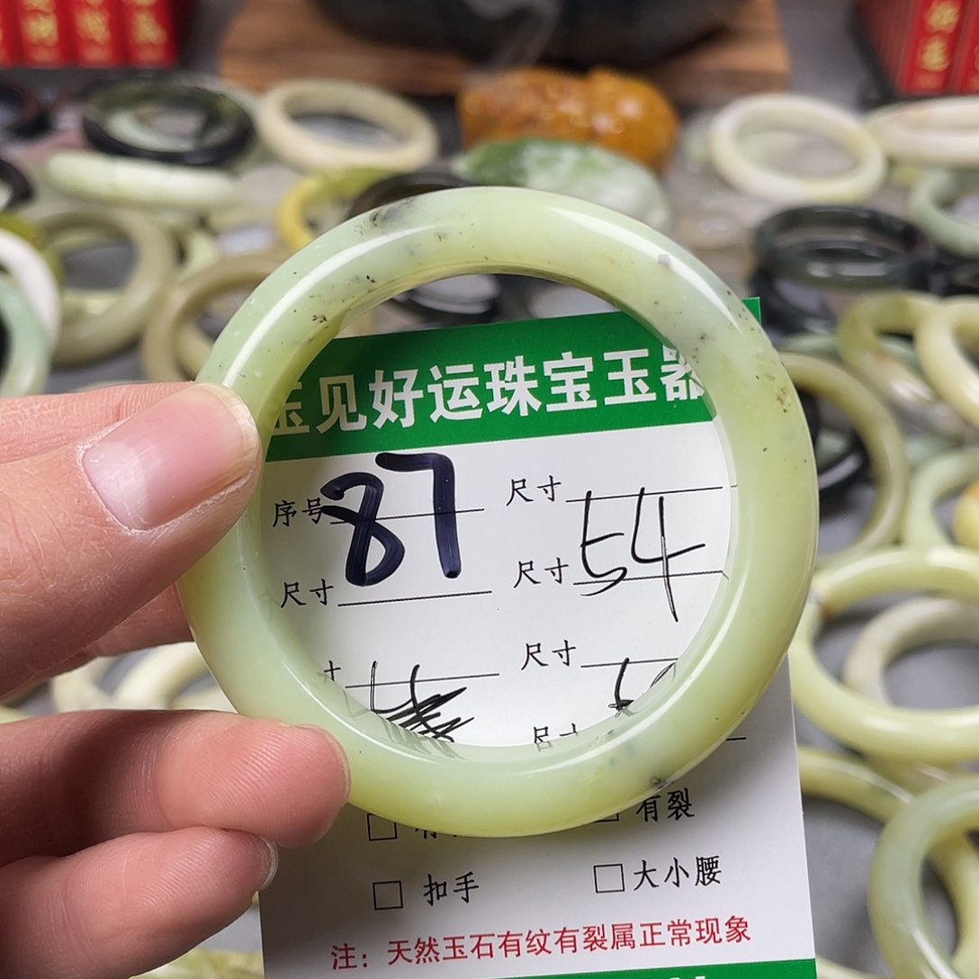 蛇纹石玉手镯未镶嵌