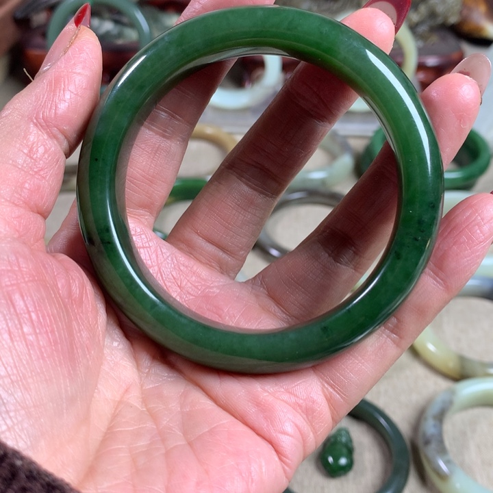 美***兮和田玉（糖玉）未镶嵌手镯