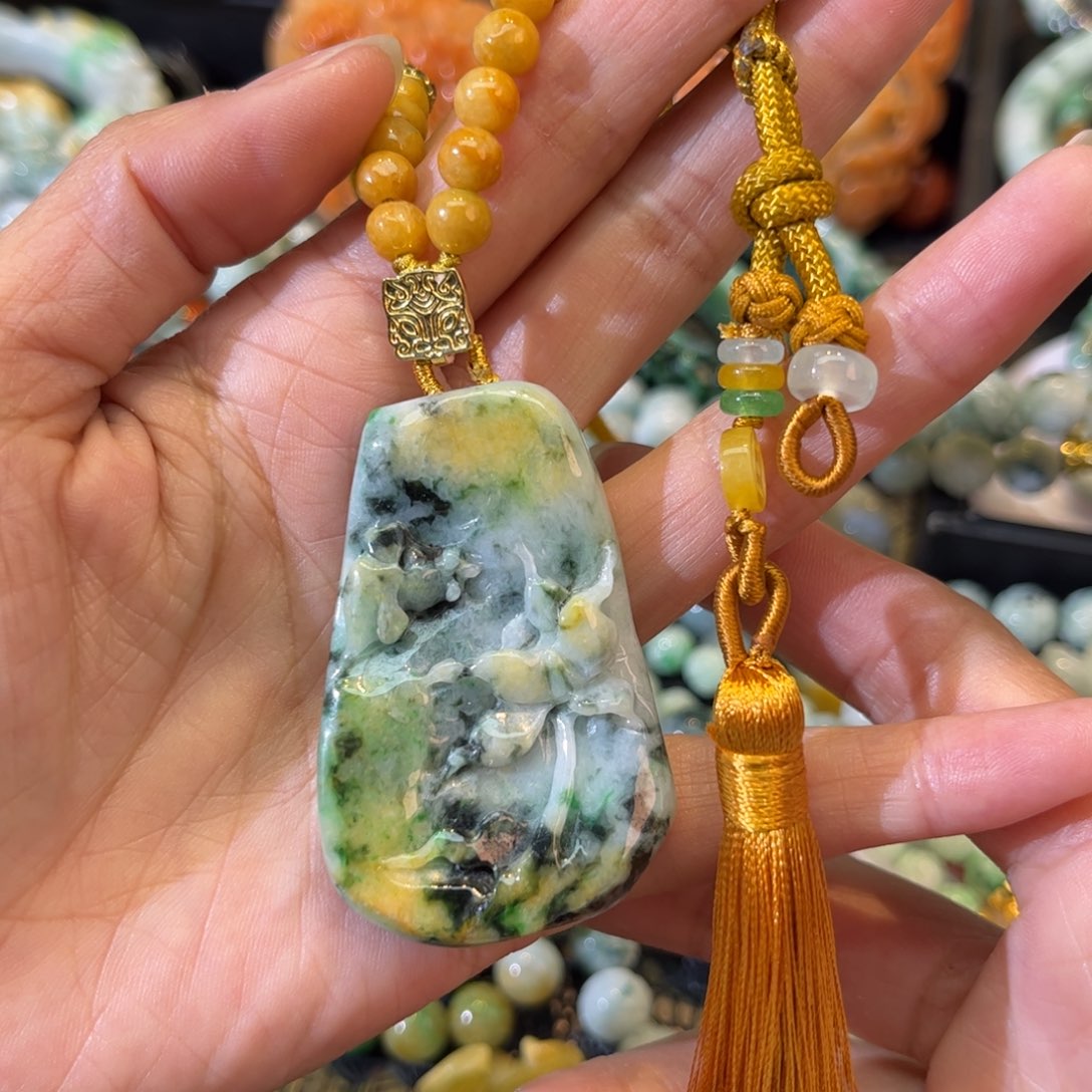 翡翠颈饰未镶嵌待编款