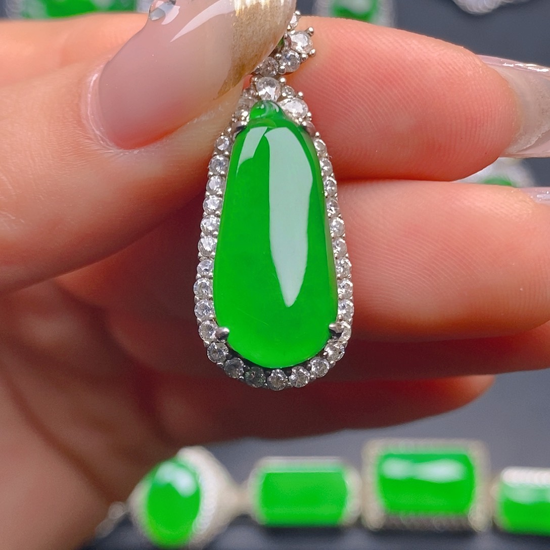 颈饰银S925镶嵌翡翠