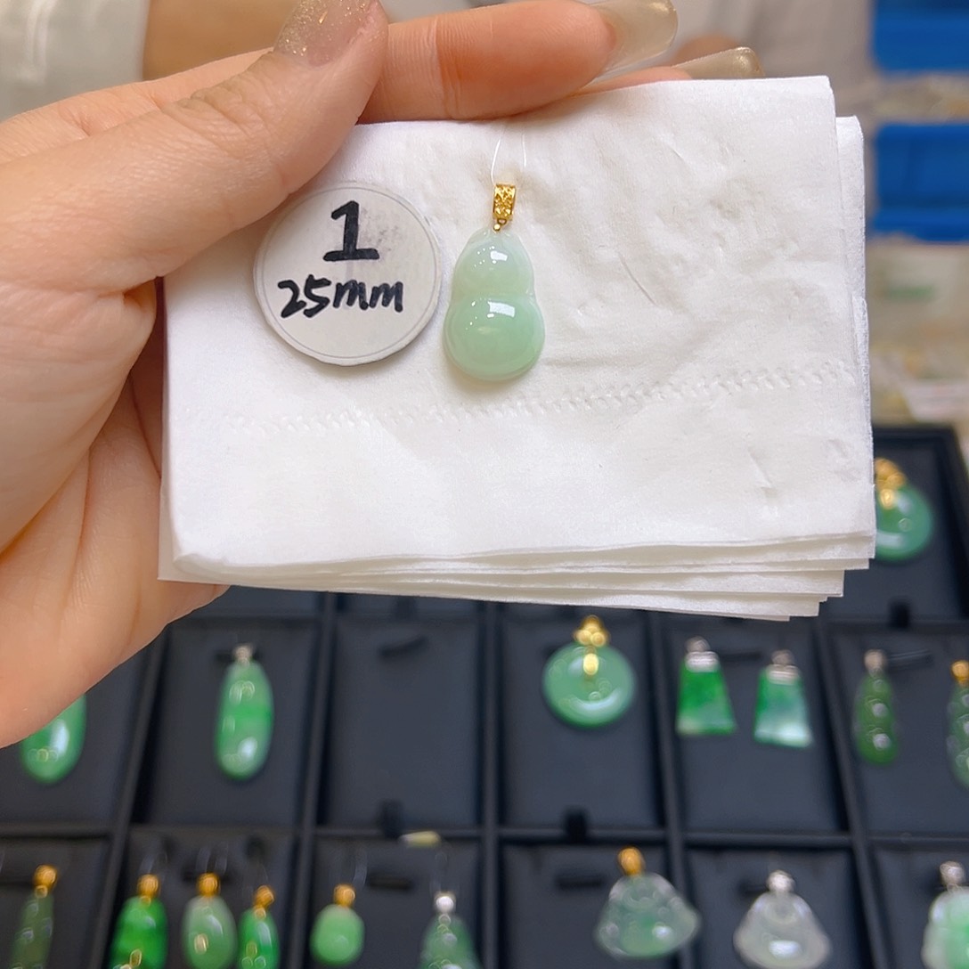 翡翠颈饰18K金镶嵌翡翠