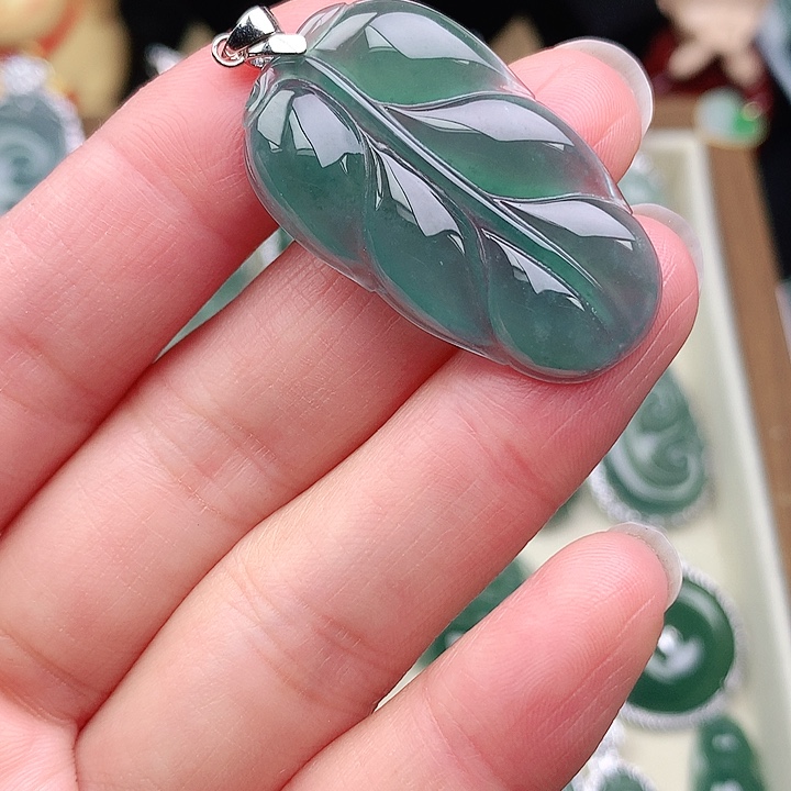 颈饰未镶嵌翡翠张吊坠