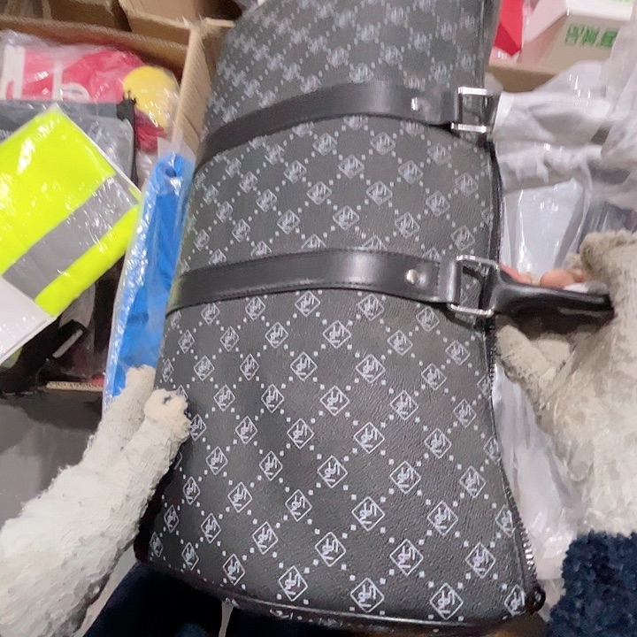 小轻奢手提包。        