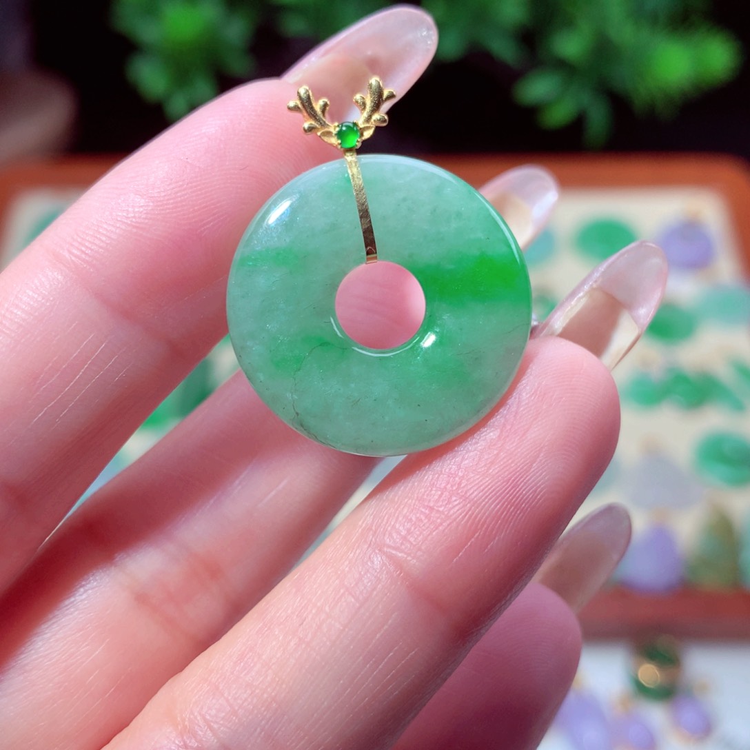 翡翠吊坠(不含链)18K金镶嵌