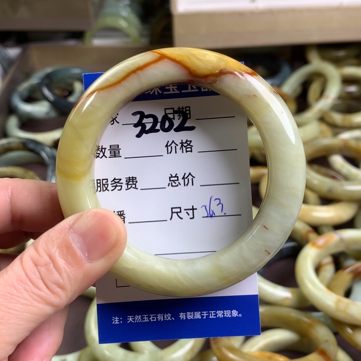 蛇纹石玉手镯未镶嵌3202