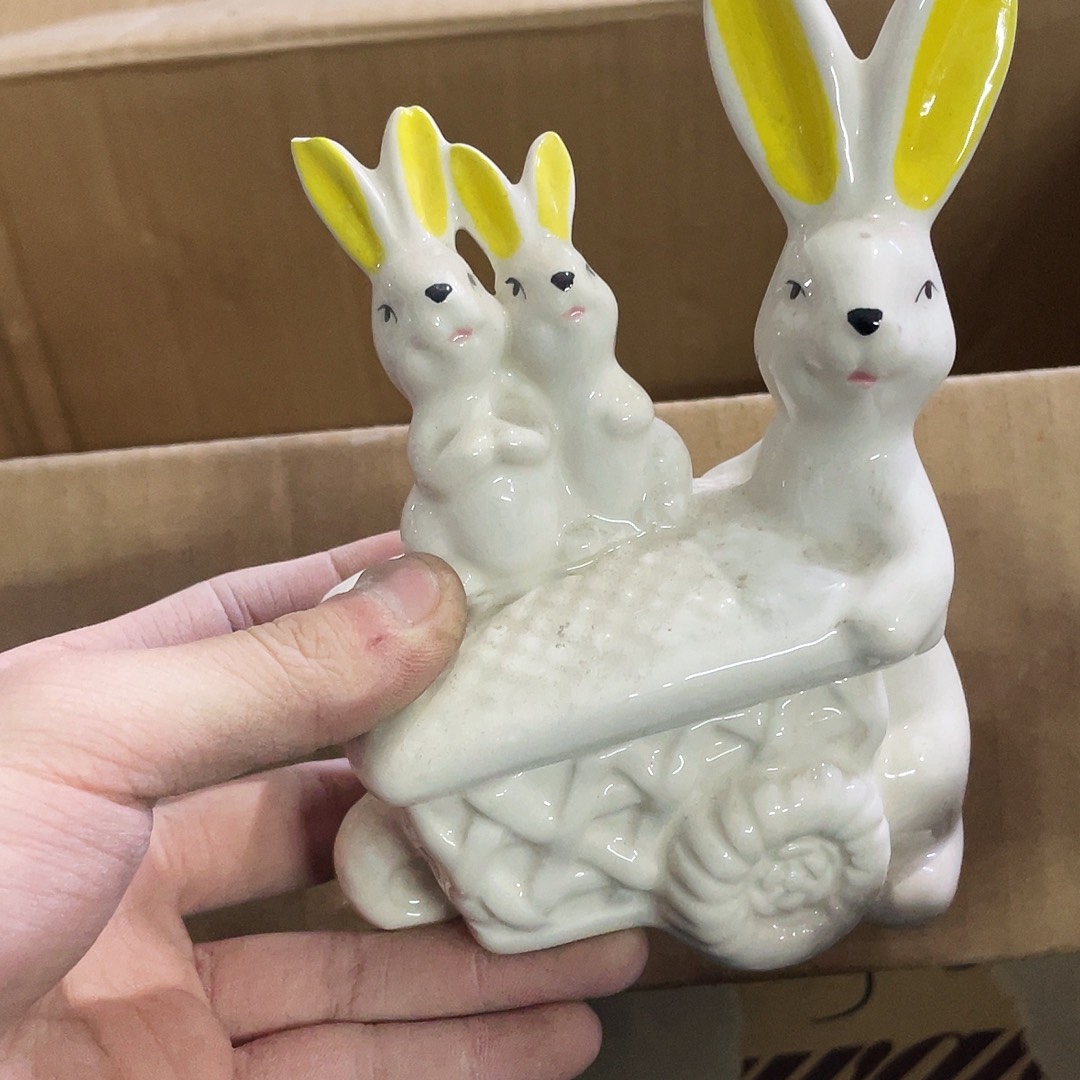 摆件    磕碰。瑕疵。