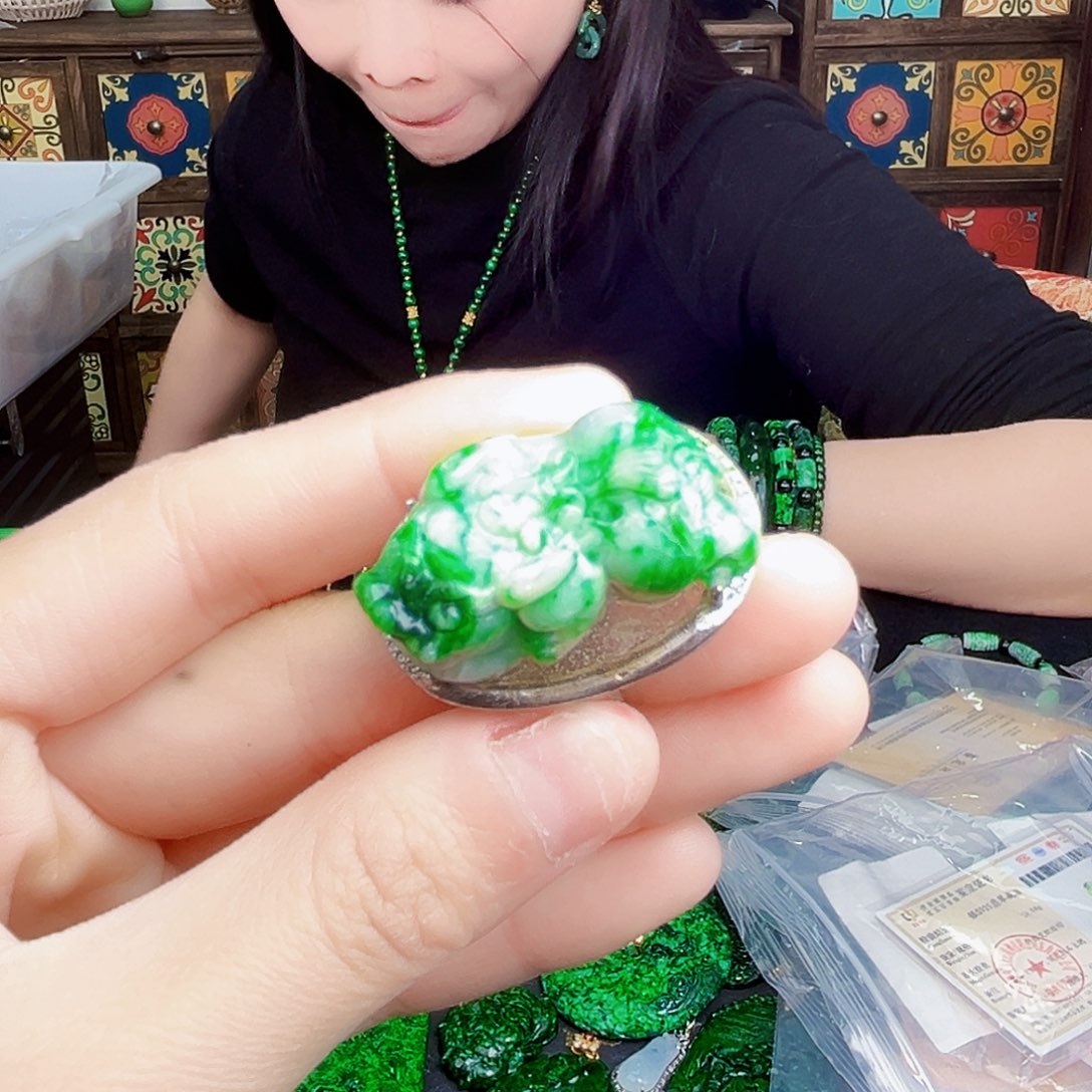 颈饰银S925镶嵌翡翠多样性