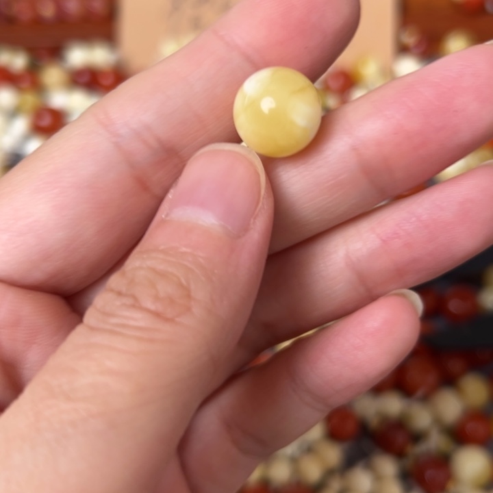 蜜蜡未镶嵌裸石11.9mm一个