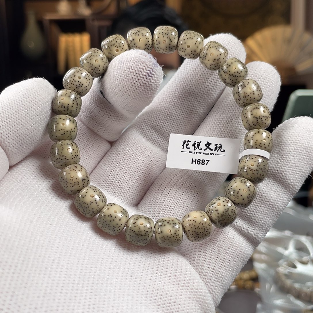 手串星月菩提10x9 石玉料针尖星 H687