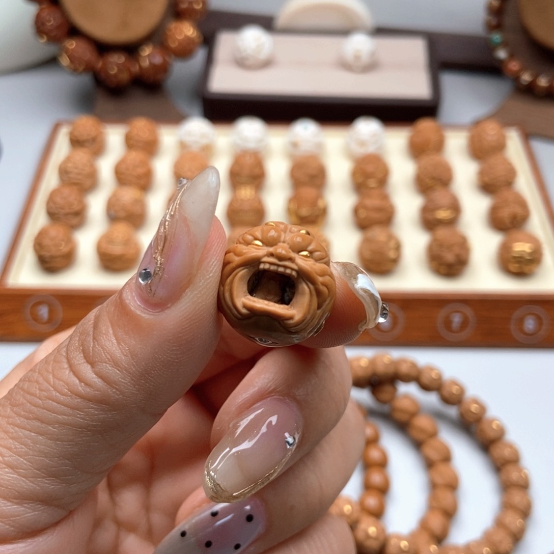 吊坠猴头核桃苏****?猴头